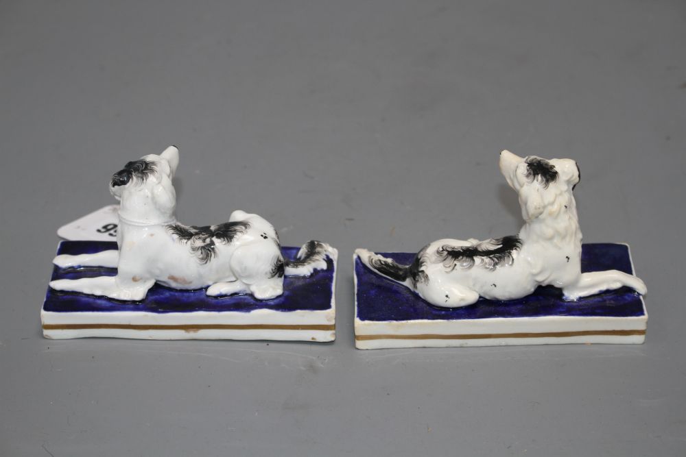 A pair of Staffordshire porcelain models of recumbent setters, c.1830-50, L. 11.5cm